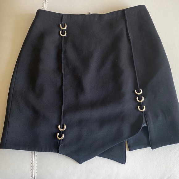 Beautiful lined black skirt size medium with silver accents - Picture 1 of 2